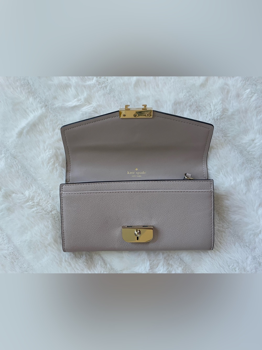 Kate Spade Wallet. - Picture 3 of 10